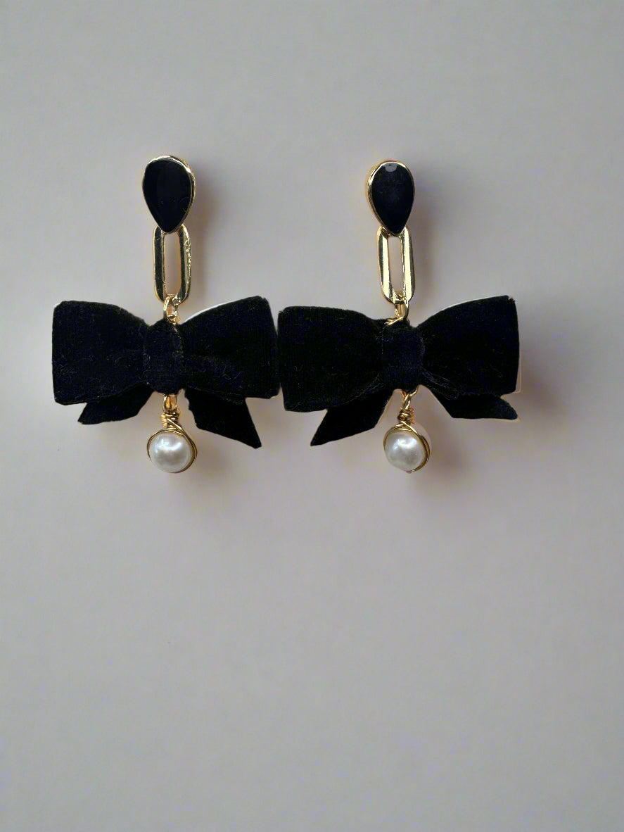 Freshwater Pearl Gold-Filled Black Velvet Earrings