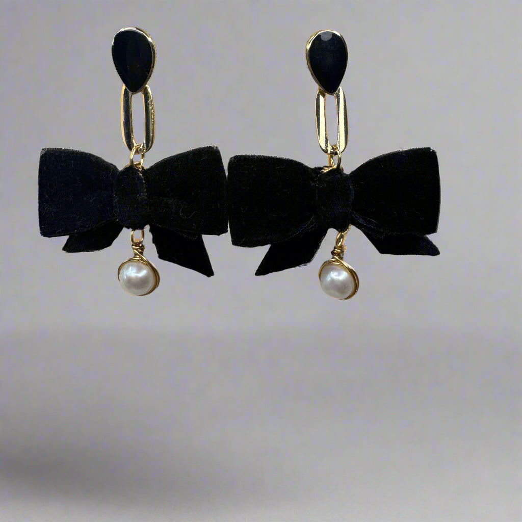 Freshwater Pearl Gold-Filled Black Velvet Earrings